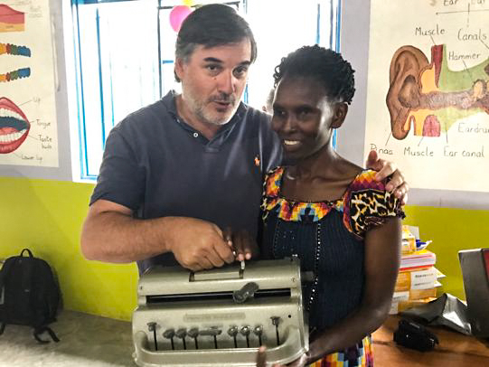 Máquinas de Braille para Uganda